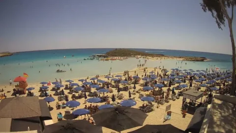 Кипр пляж Нисси Бич